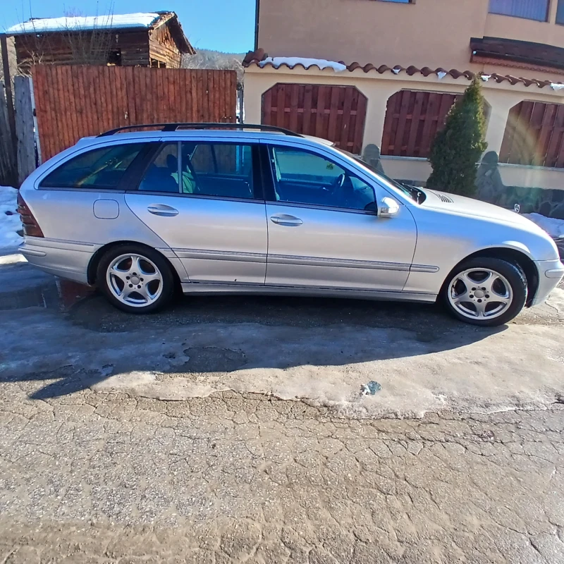 Mercedes-Benz C 220, снимка 2 - Автомобили и джипове - 48650599