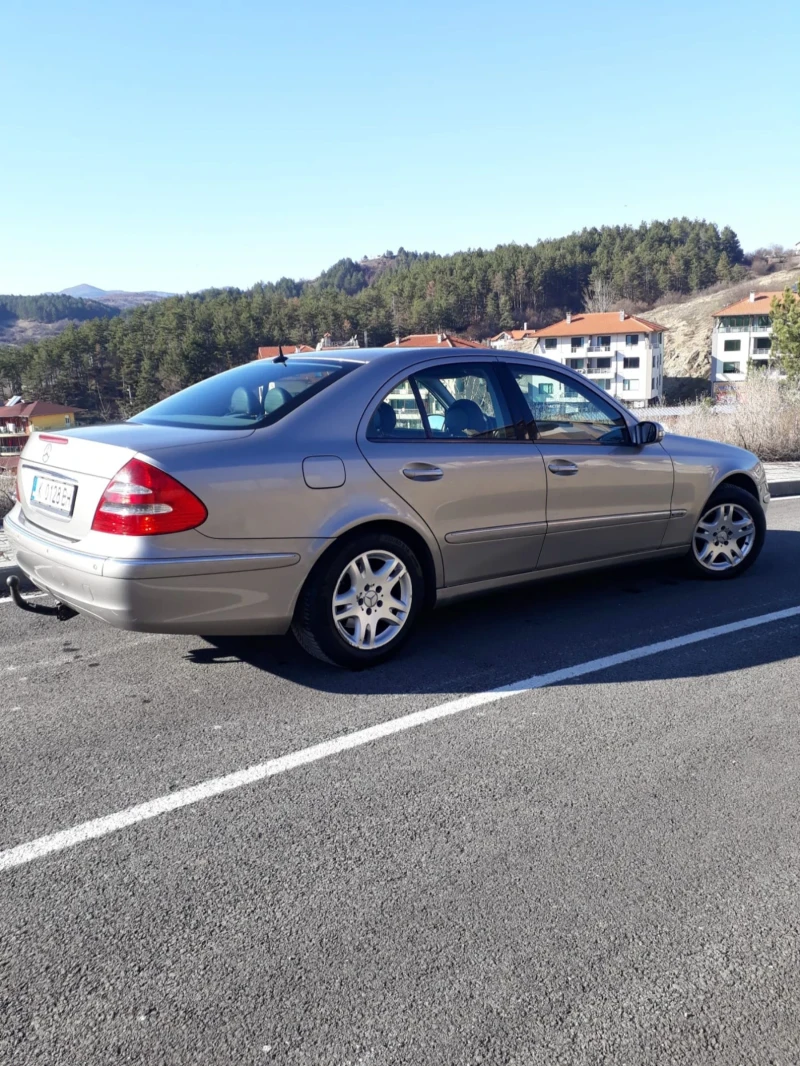 Mercedes-Benz E 220, снимка 3 - Автомобили и джипове - 48657981