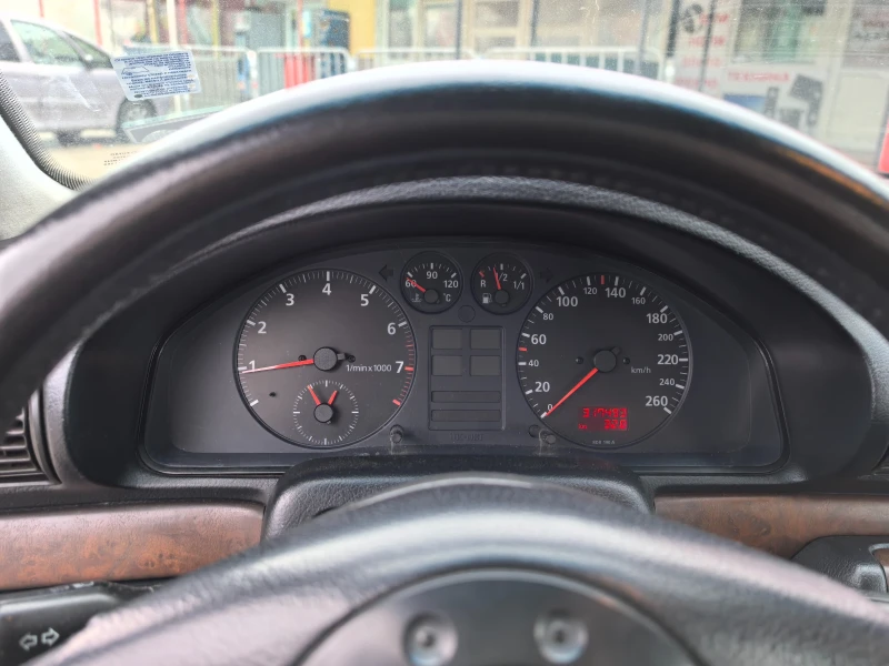 Audi A4 1.8T, снимка 9 - Автомобили и джипове - 49292114