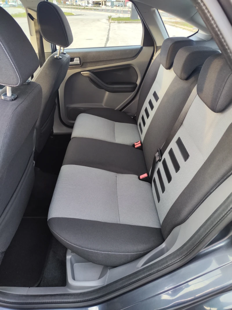 Ford Focus 1.6 TDCI, снимка 11 - Автомобили и джипове - 52553215