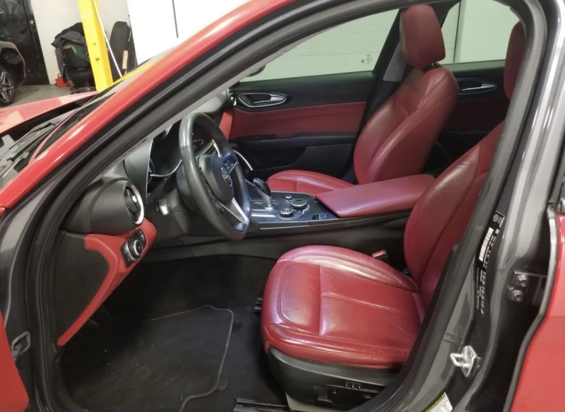 Alfa Romeo Giulia Q4 * * CARFAX * * АВТО КРЕДИТ * * , снимка 8 - Автомобили и джипове - 53116568