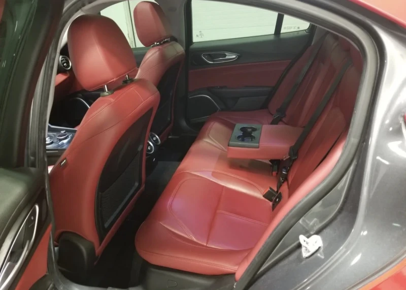 Alfa Romeo Giulia Q4 * * CARFAX * * АВТО КРЕДИТ * * , снимка 13 - Автомобили и джипове - 53116568