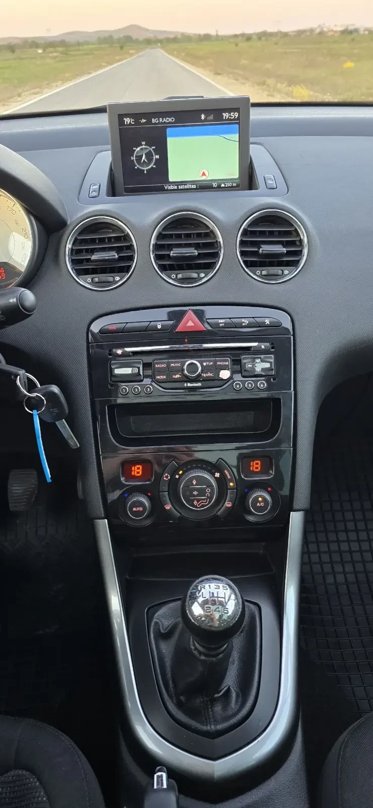 Peugeot 308 1.6 eHDI, снимка 12 - Автомобили и джипове - 54307885