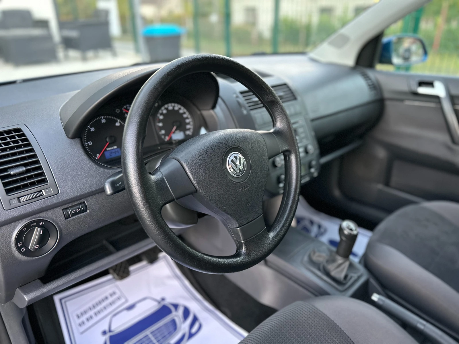 VW Polo 1.4TDI 70кс КЛИМАТРОНИК - изображение 9