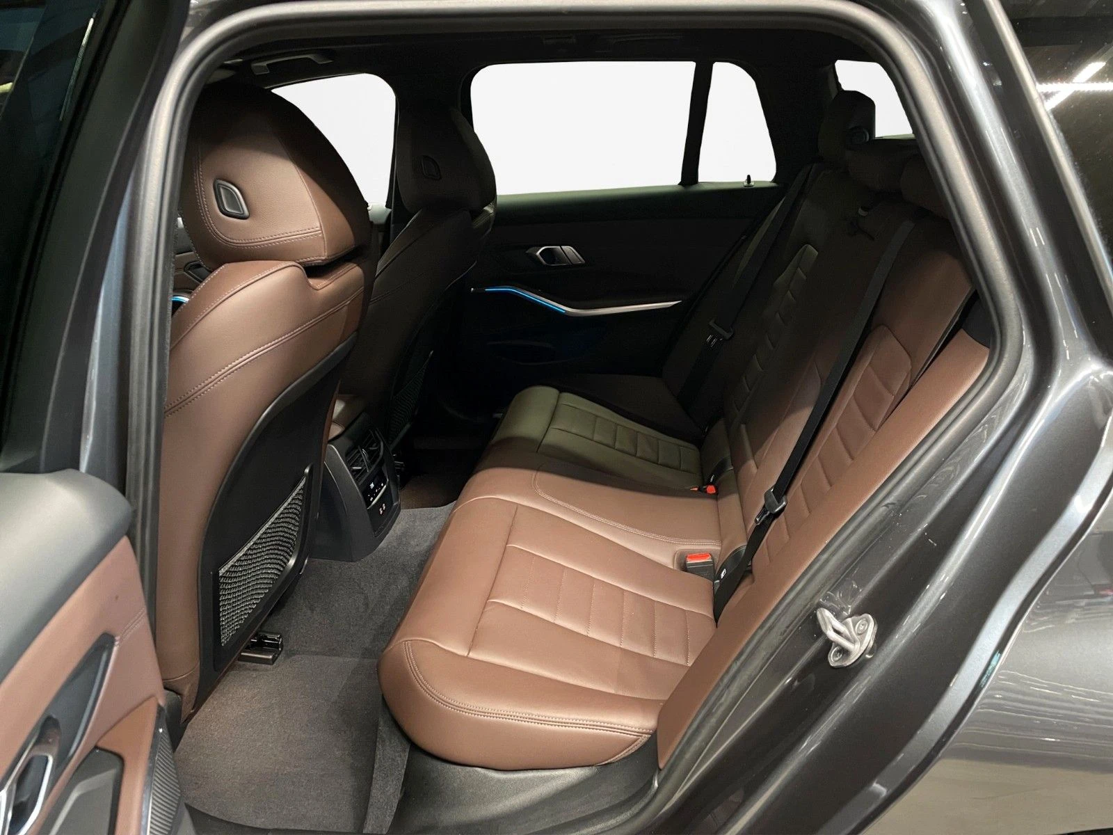 BMW 330 e Tour xDr M Sport Laser Pano ACC 360 | Mobile.bg   11