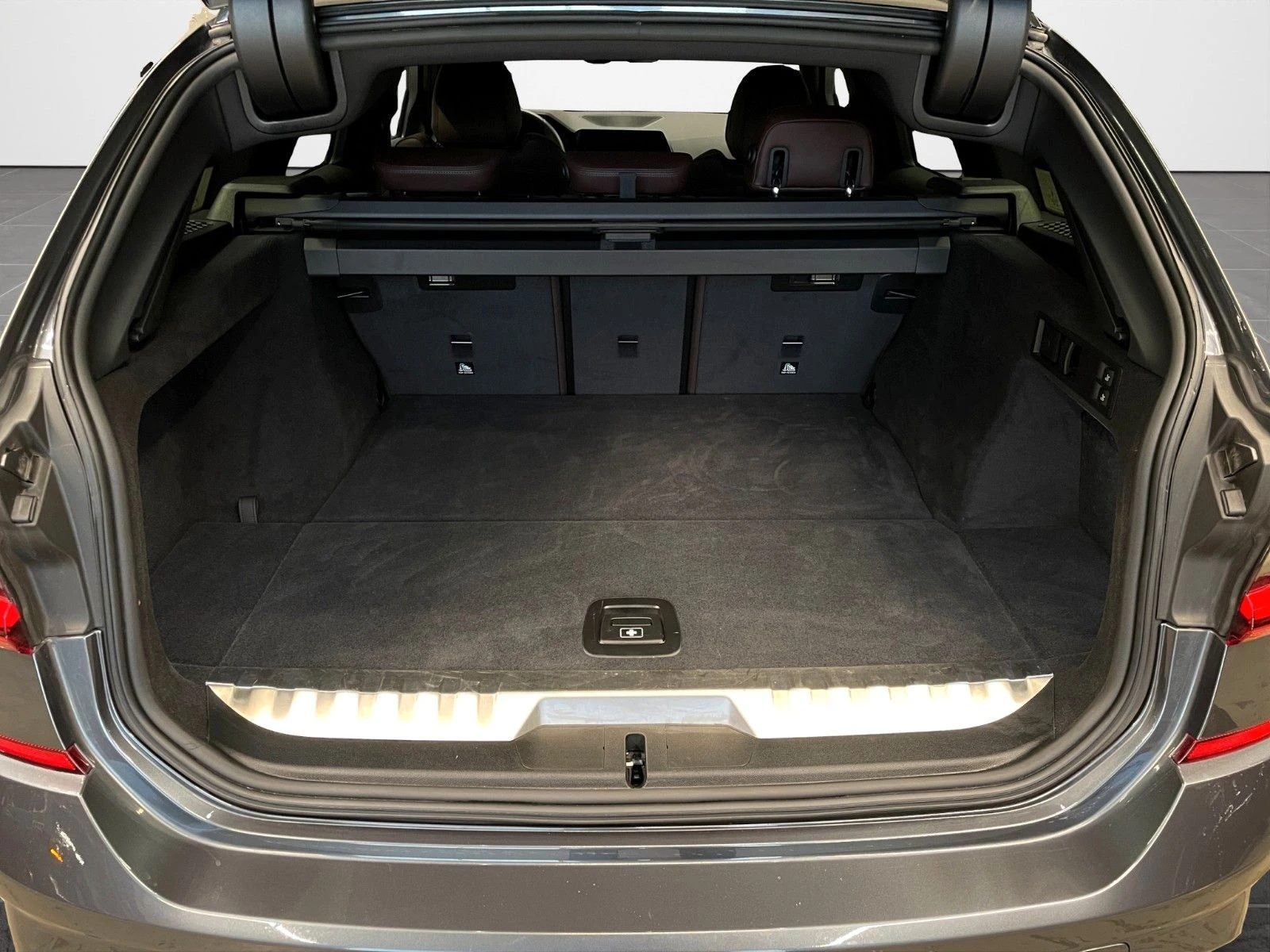 BMW 330 e Tour xDr M Sport Laser Pano ACC 360 | Mobile.bg   16