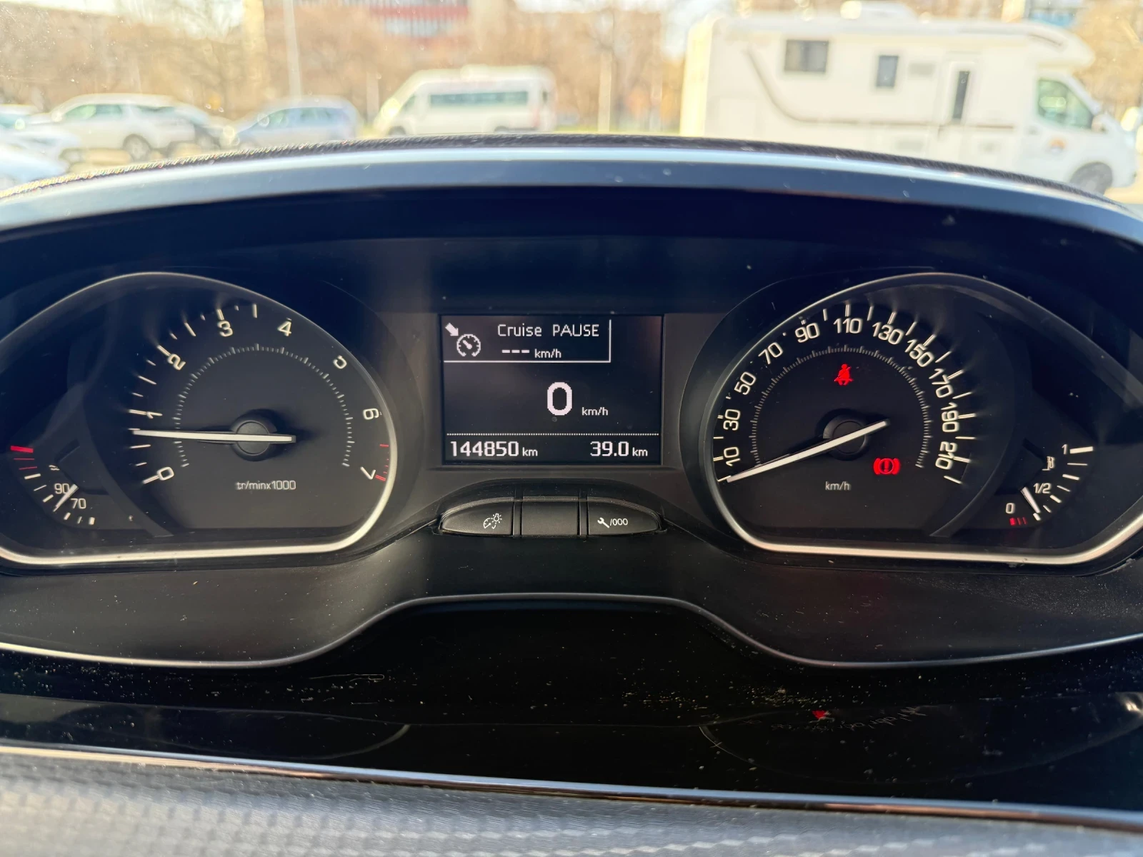 Peugeot 208, снимка 12 - Автомобили и джипове - 53851703