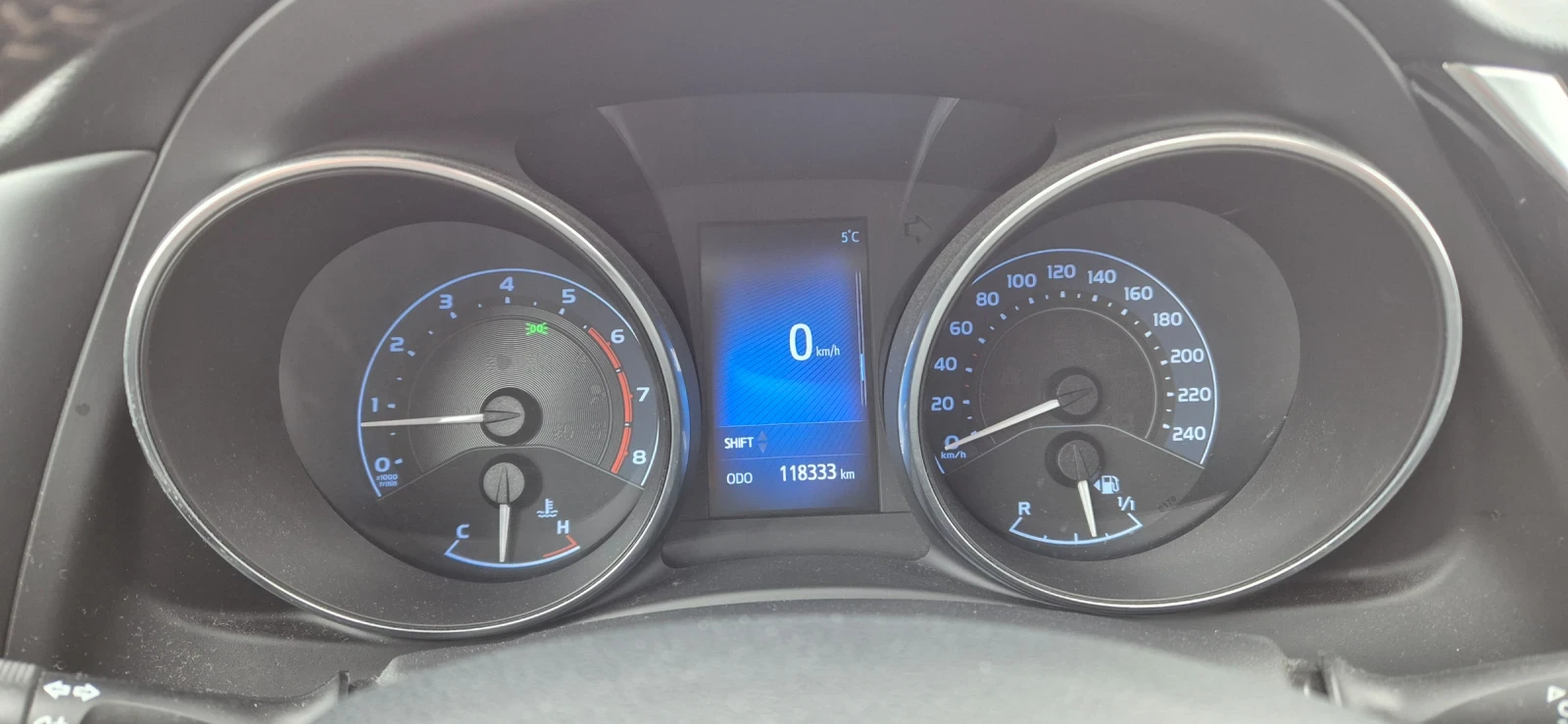 Toyota Auris D-4T, снимка 6 - Автомобили и джипове - 54014945