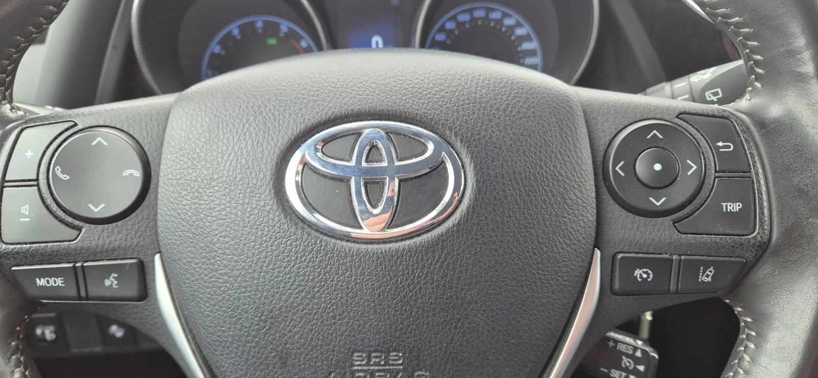 Toyota Auris D-4T, снимка 7 - Автомобили и джипове - 54014945