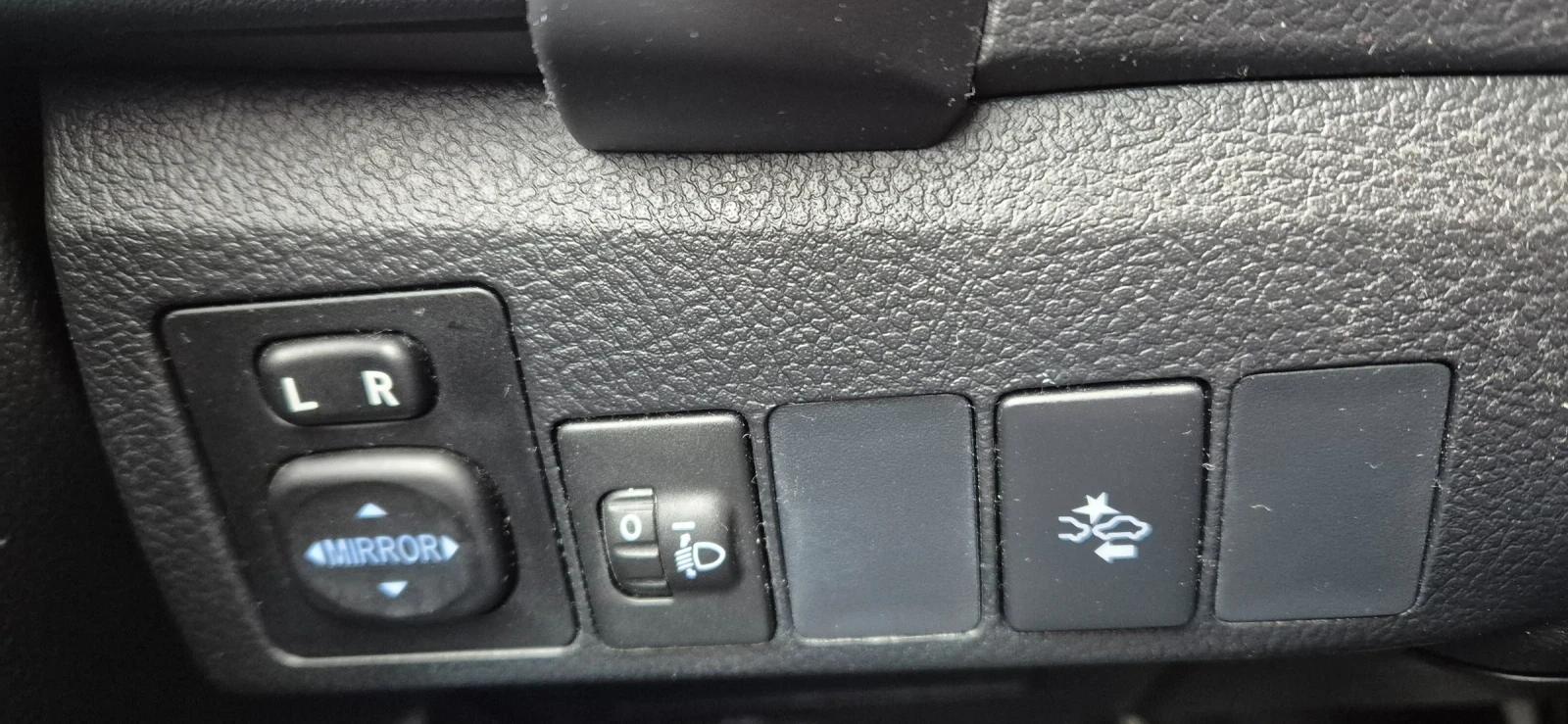 Toyota Auris D-4T, снимка 9 - Автомобили и джипове - 54014945