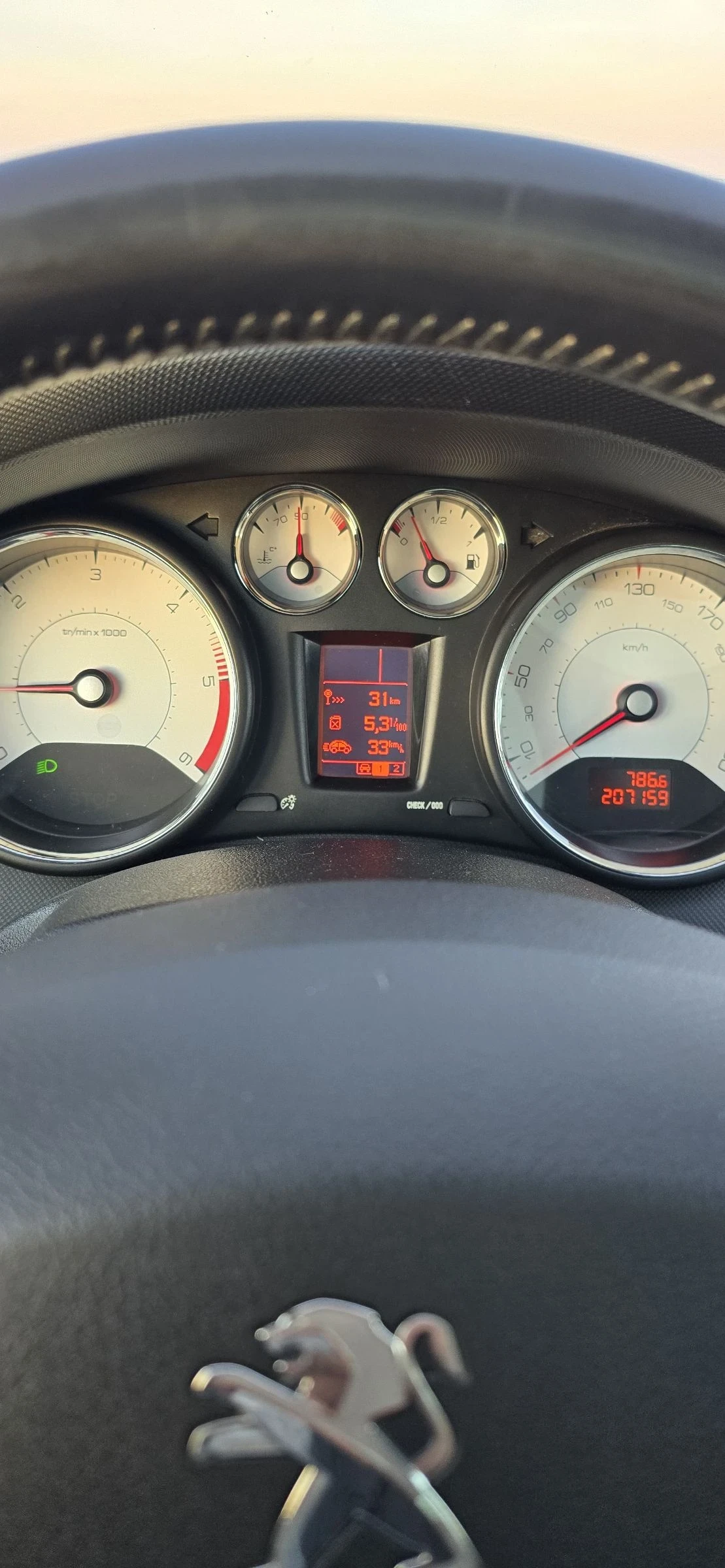 Peugeot 308 1.6 eHDI, снимка 11 - Автомобили и джипове - 54307885