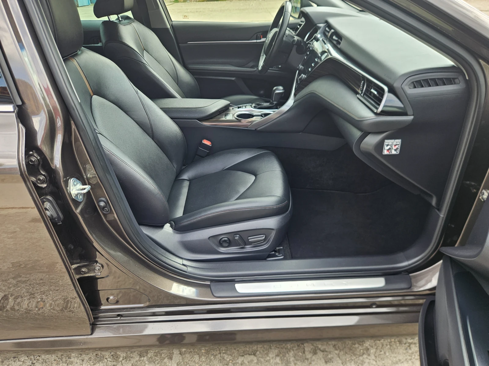 Toyota Camry 56000.km, снимка 15 - Автомобили и джипове - 54544481