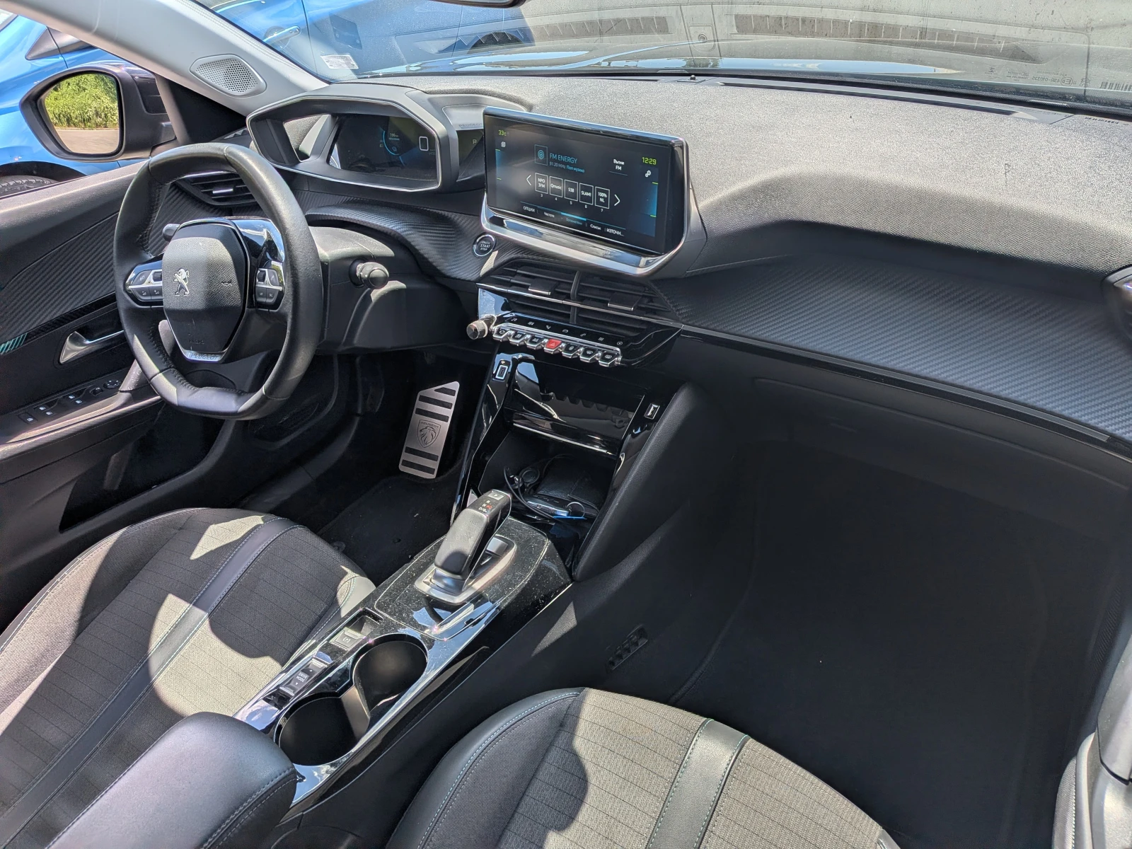 Peugeot 2008 e Allure, снимка 6 - Автомобили и джипове - 55220976