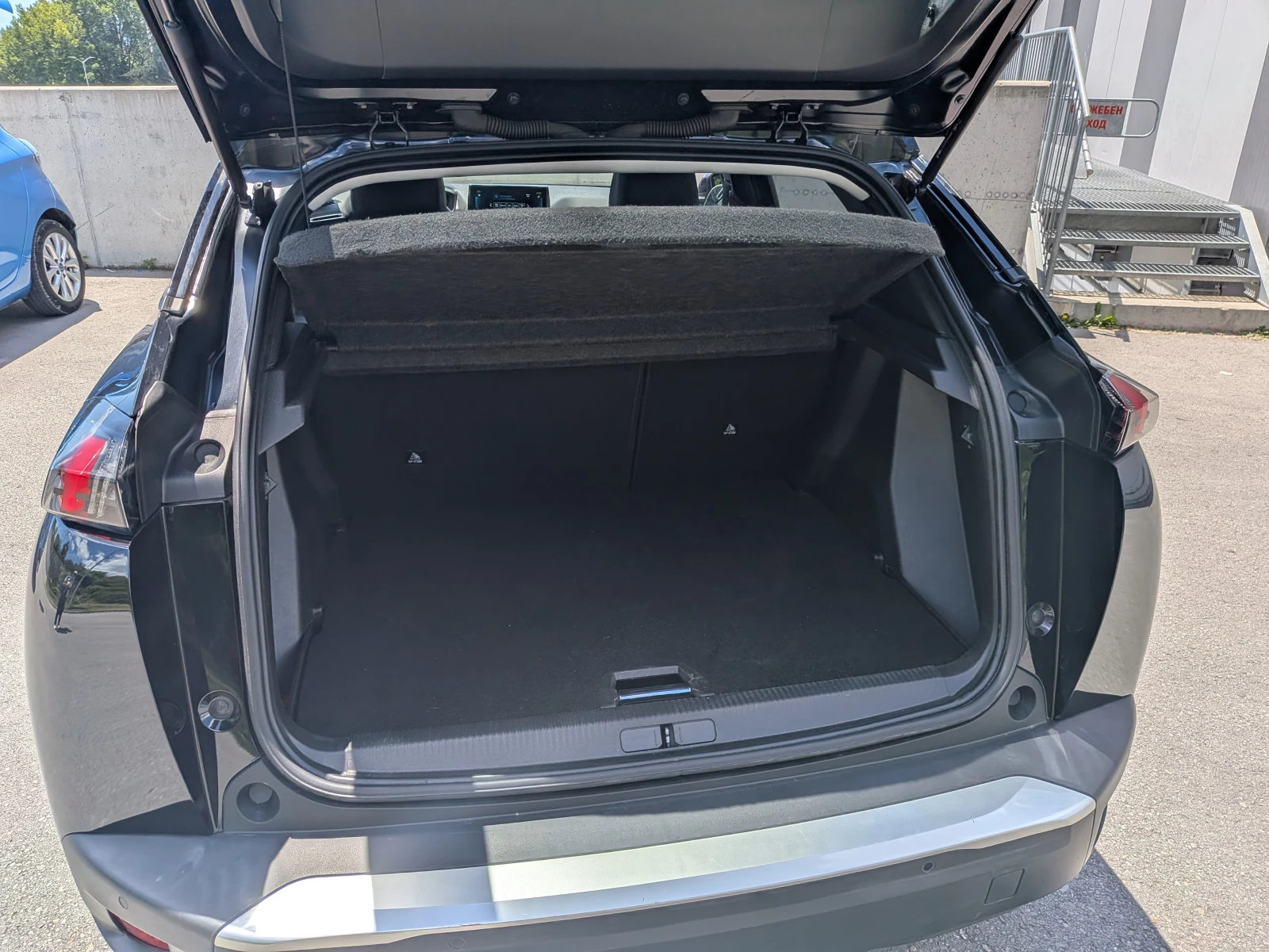 Peugeot 2008 e Allure, снимка 14 - Автомобили и джипове - 55220976