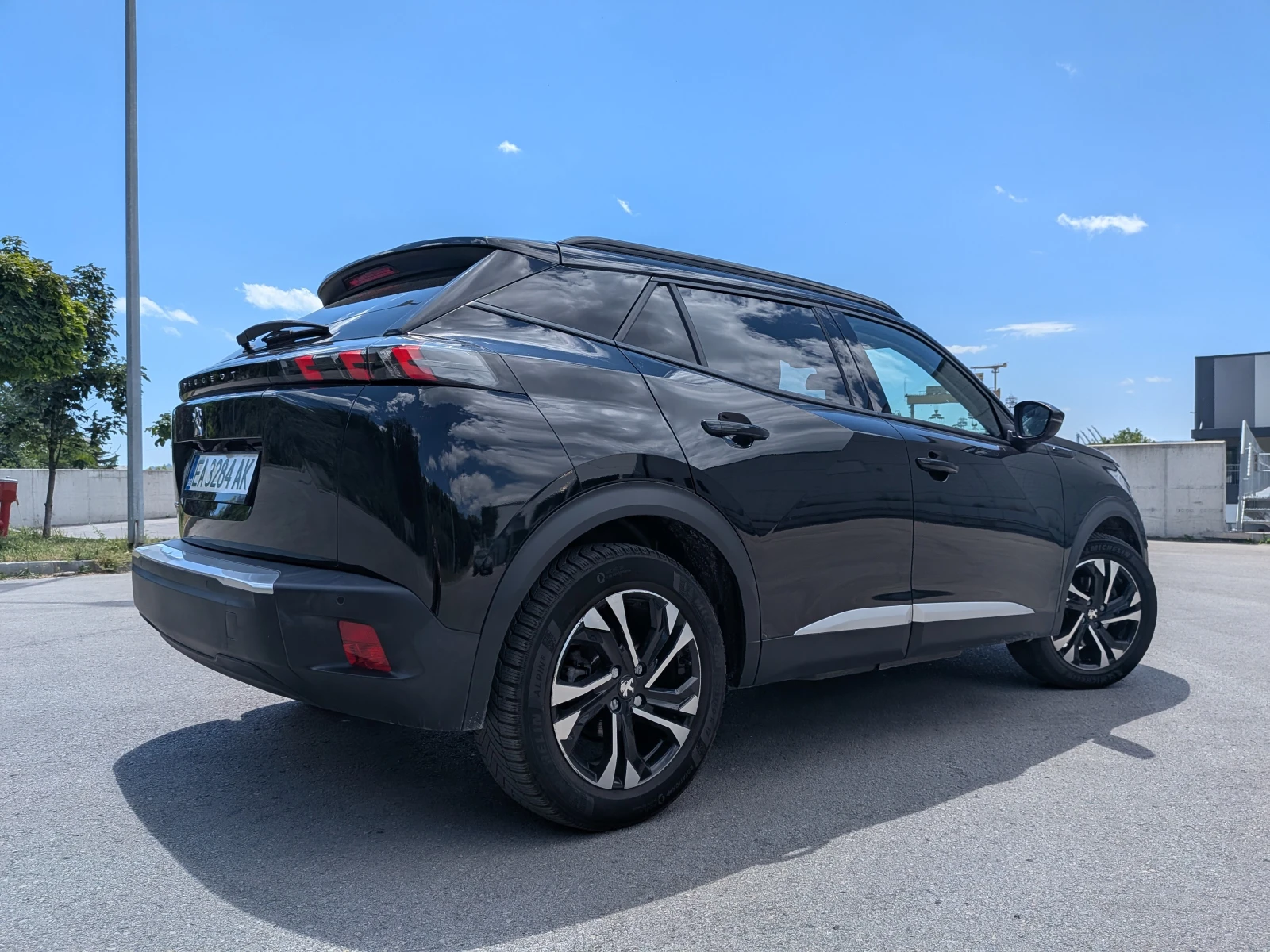 Peugeot 2008 e Allure, снимка 3 - Автомобили и джипове - 55220976