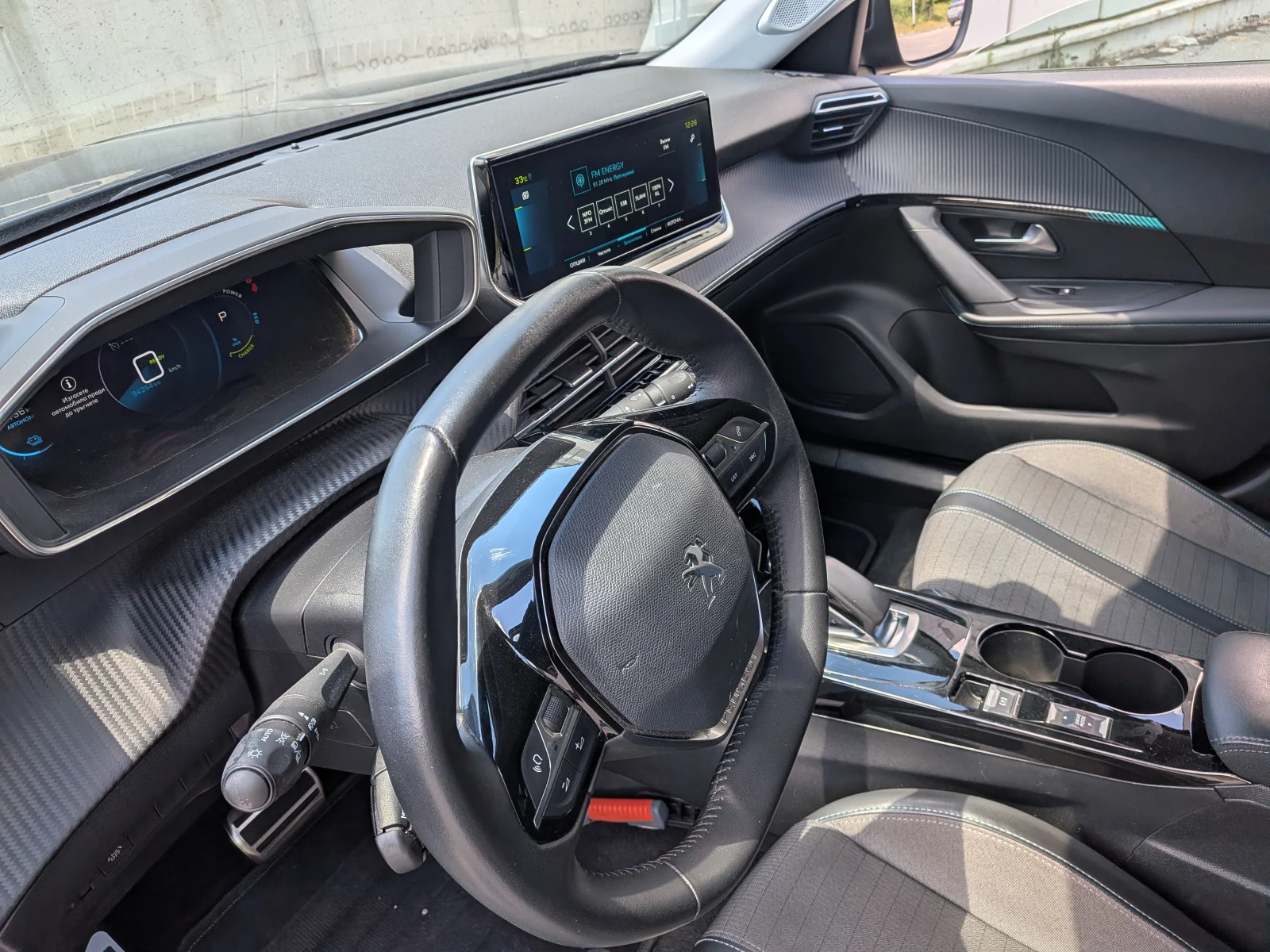 Peugeot 2008 e Allure, снимка 8 - Автомобили и джипове - 55220976