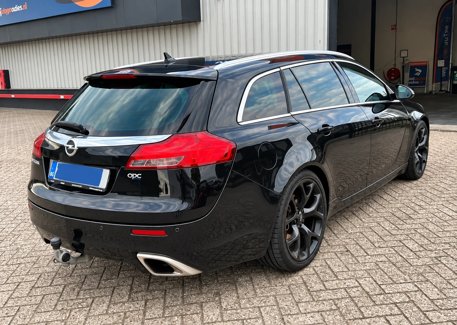 Opel Insignia  Sports Tourer 2.8 V6 Turbo OPC 4x4 325 �.�  | Mobile.bg � ����������� 2