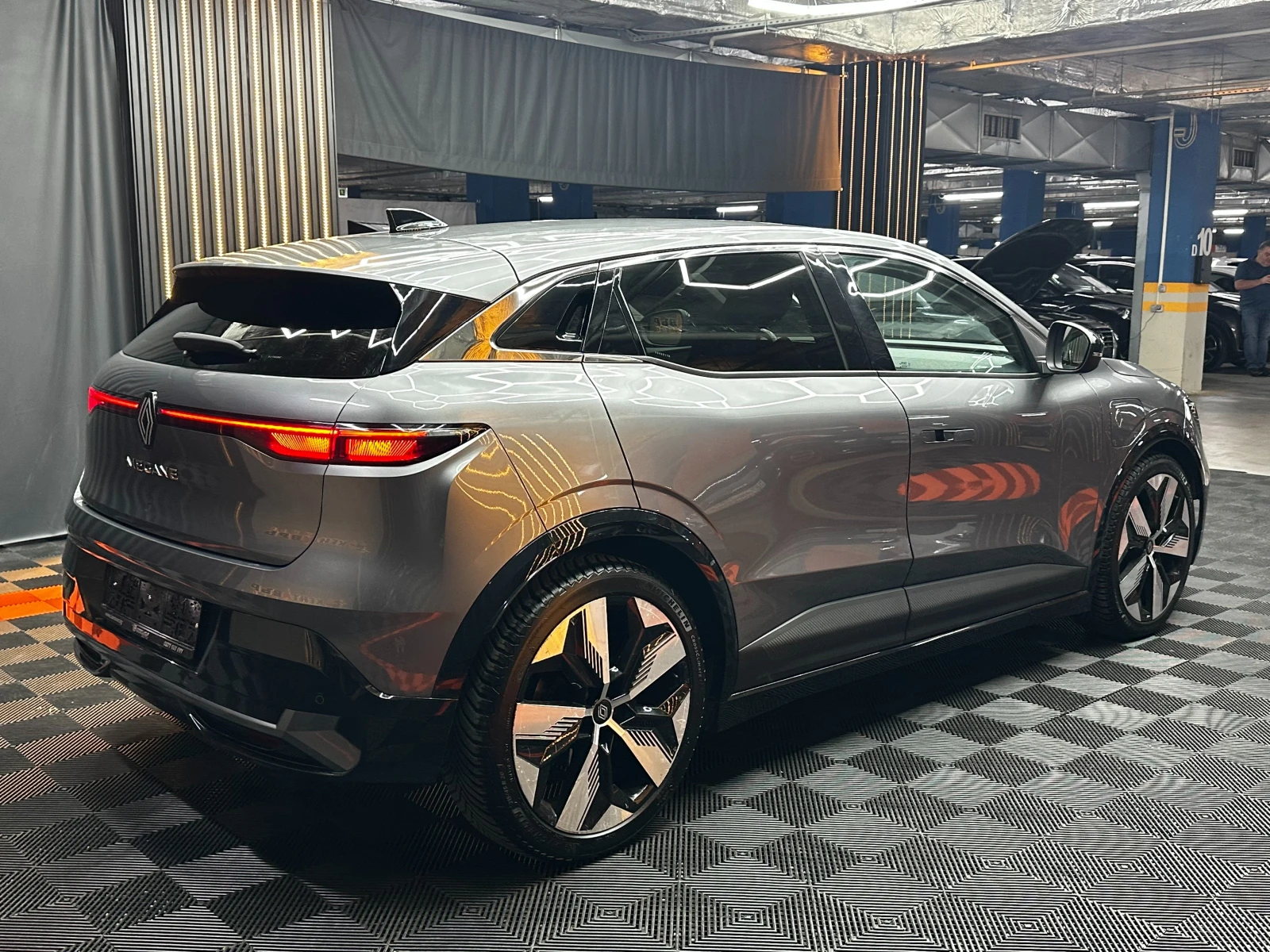 Renault Megane E-Tech EV60 Techno, снимка 4 - Автомобили и джипове - 56103344