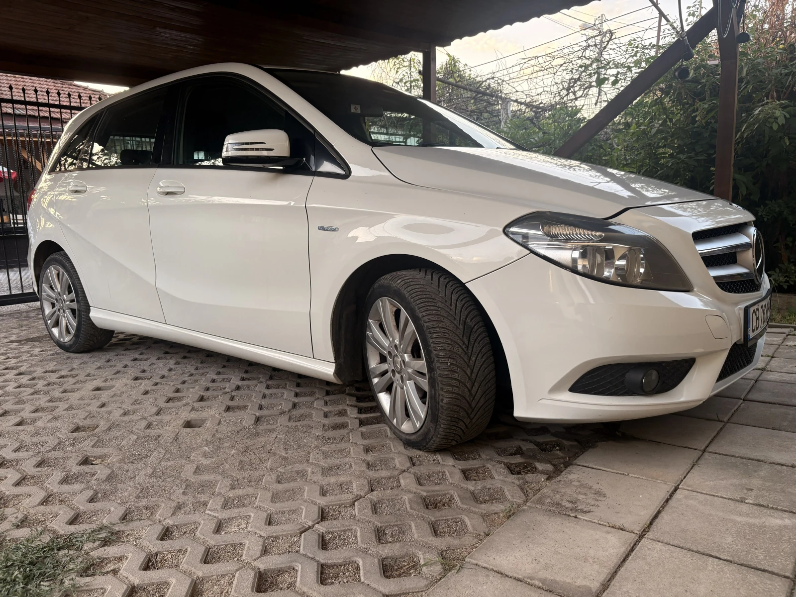 Mercedes-Benz B 180, снимка 2 - Автомобили и джипове - 56408752