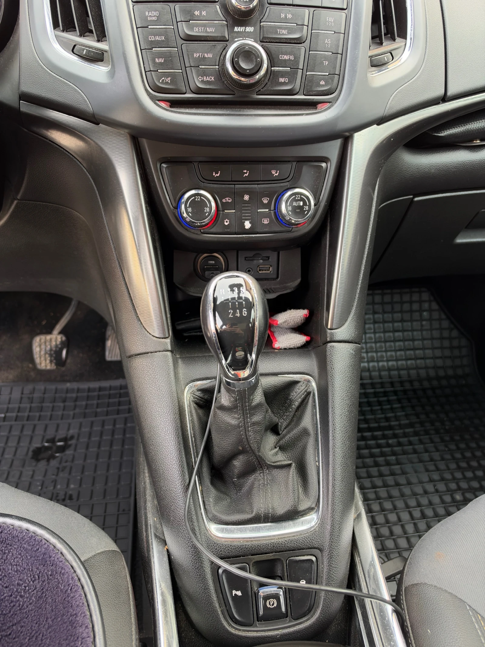 Opel Zafira Tourer, снимка 10 - Автомобили и джипове - 56576848