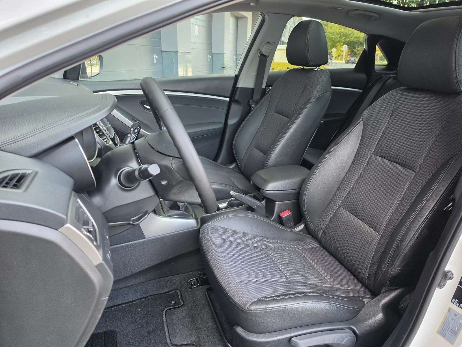 Hyundai I30 1.6 Premium #Navi#, снимка 9 - Автомобили и джипове - 56722661