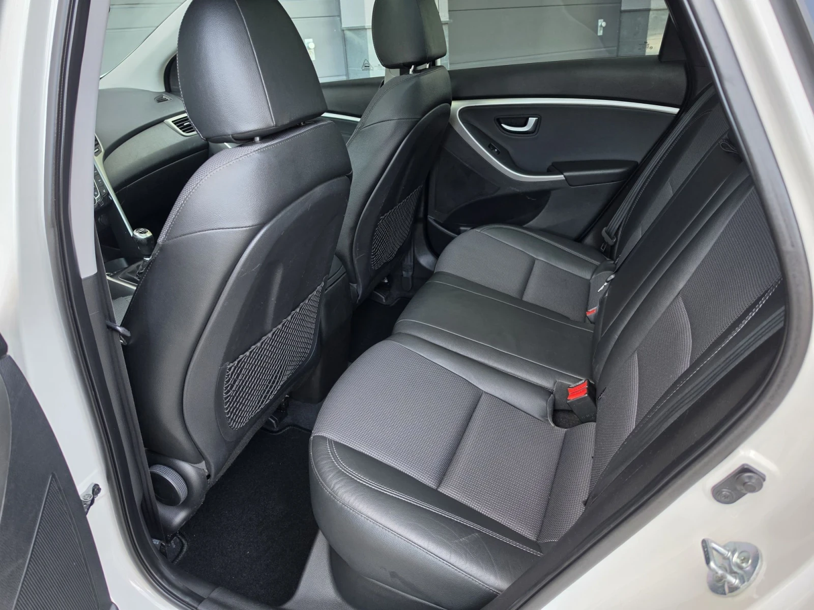 Hyundai I30 1.6 Premium #Navi#, снимка 12 - Автомобили и джипове - 56722661