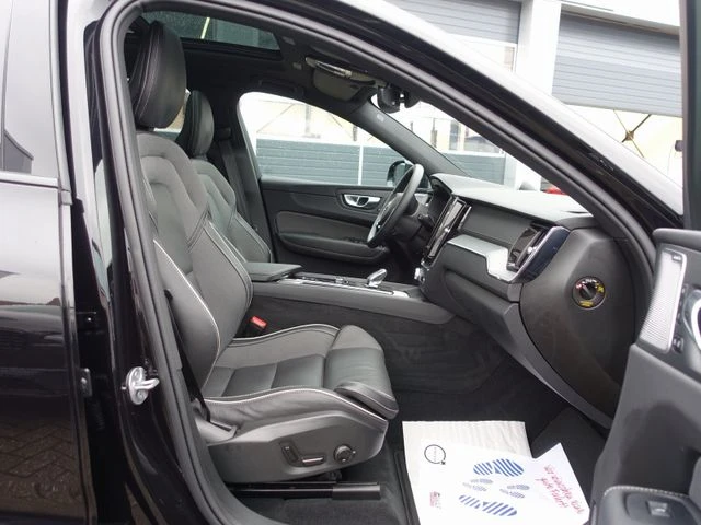 Volvo XC60 Black Edition Ultra B5 AWD, снимка 13 - Автомобили и джипове - 52814407