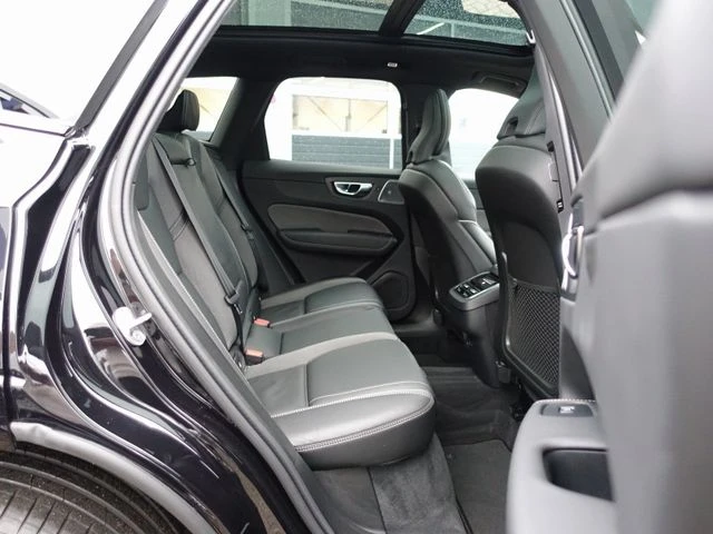 Volvo XC60 Black Edition Ultra B5 AWD, снимка 14 - Автомобили и джипове - 52814407