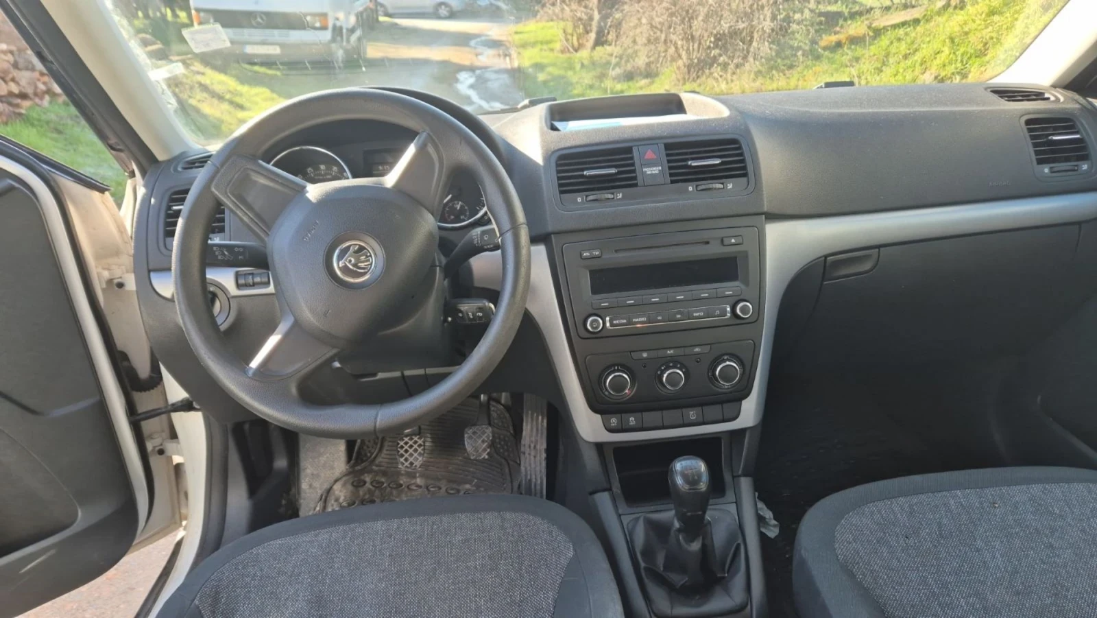 Skoda Yeti, снимка 5 - Автомобили и джипове - 53598423