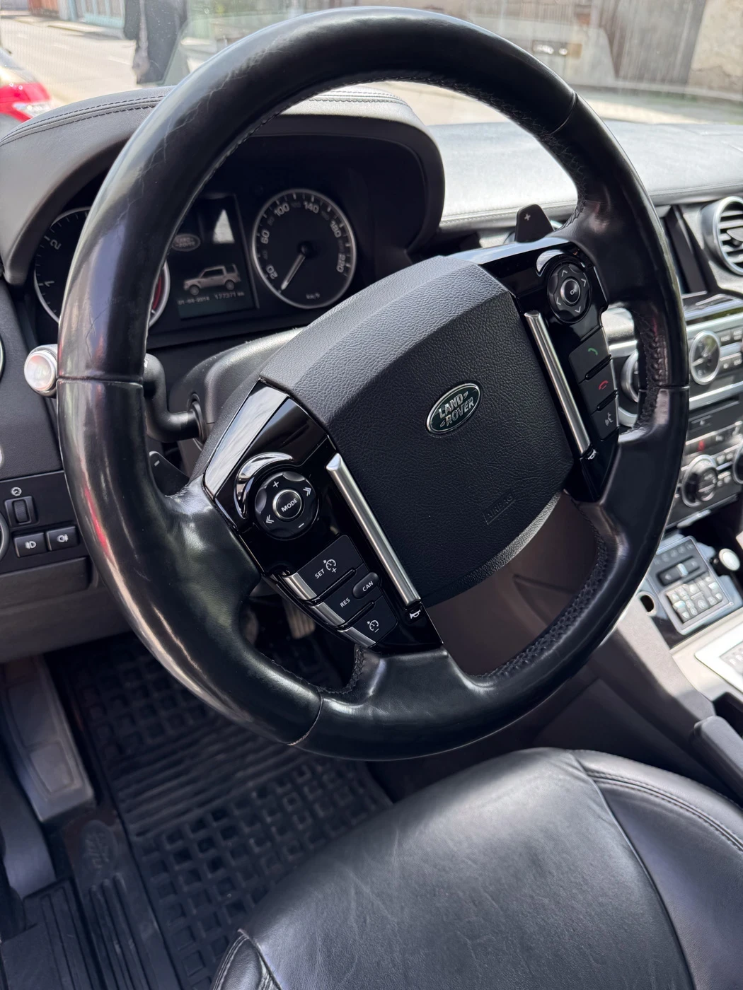 Land Rover Discovery HSE Landmark, снимка 9 - Автомобили и джипове - 54595656