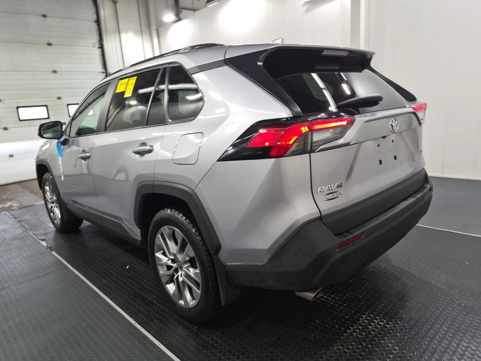 Toyota Rav4 XLE * * CARFAX * * АВТО КРЕДИТ * * , снимка 4 - Автомобили и джипове - 55049563