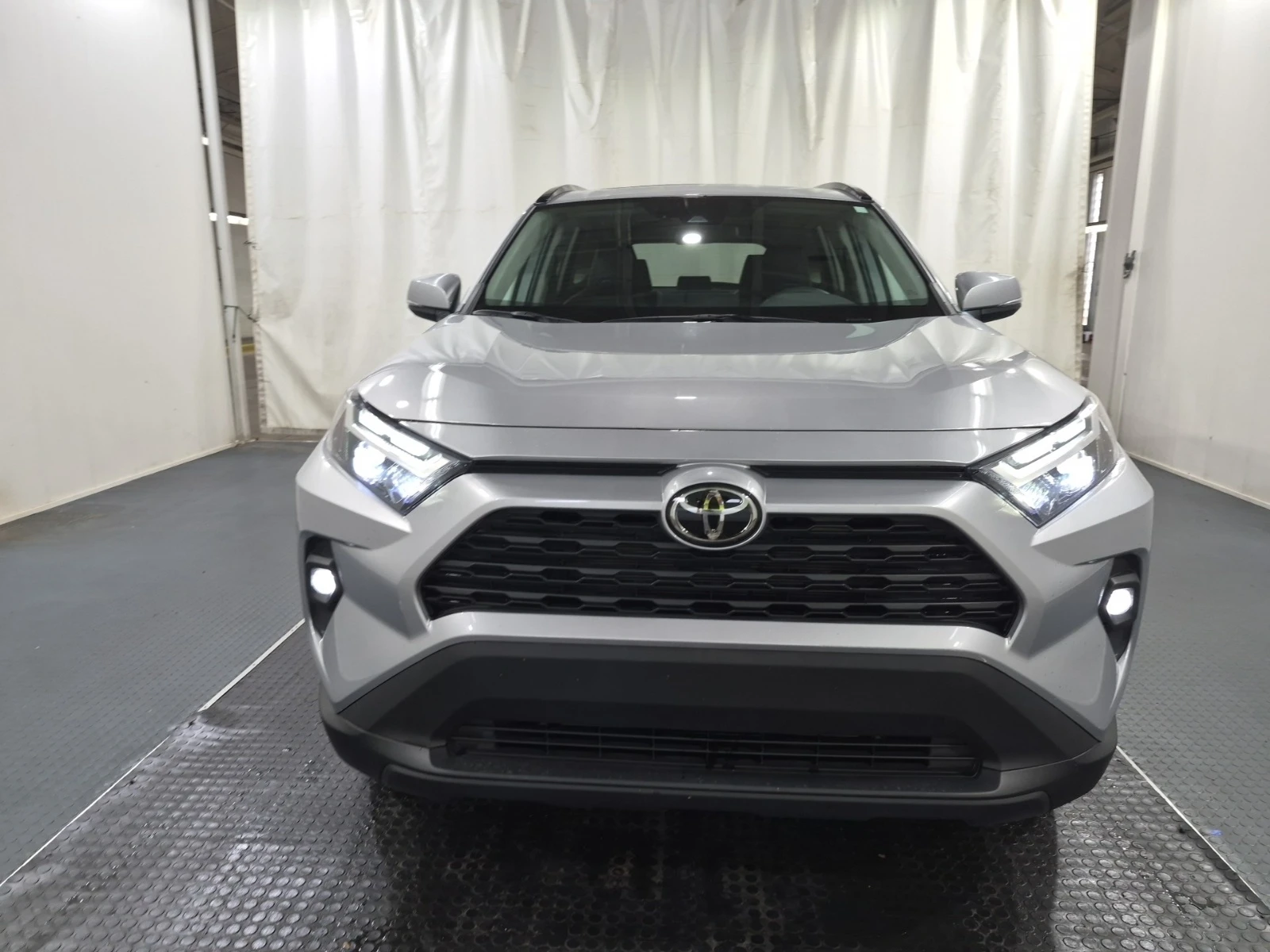 Toyota Rav4 XLE * * CARFAX * * АВТО КРЕДИТ * * , снимка 2 - Автомобили и джипове - 55049563