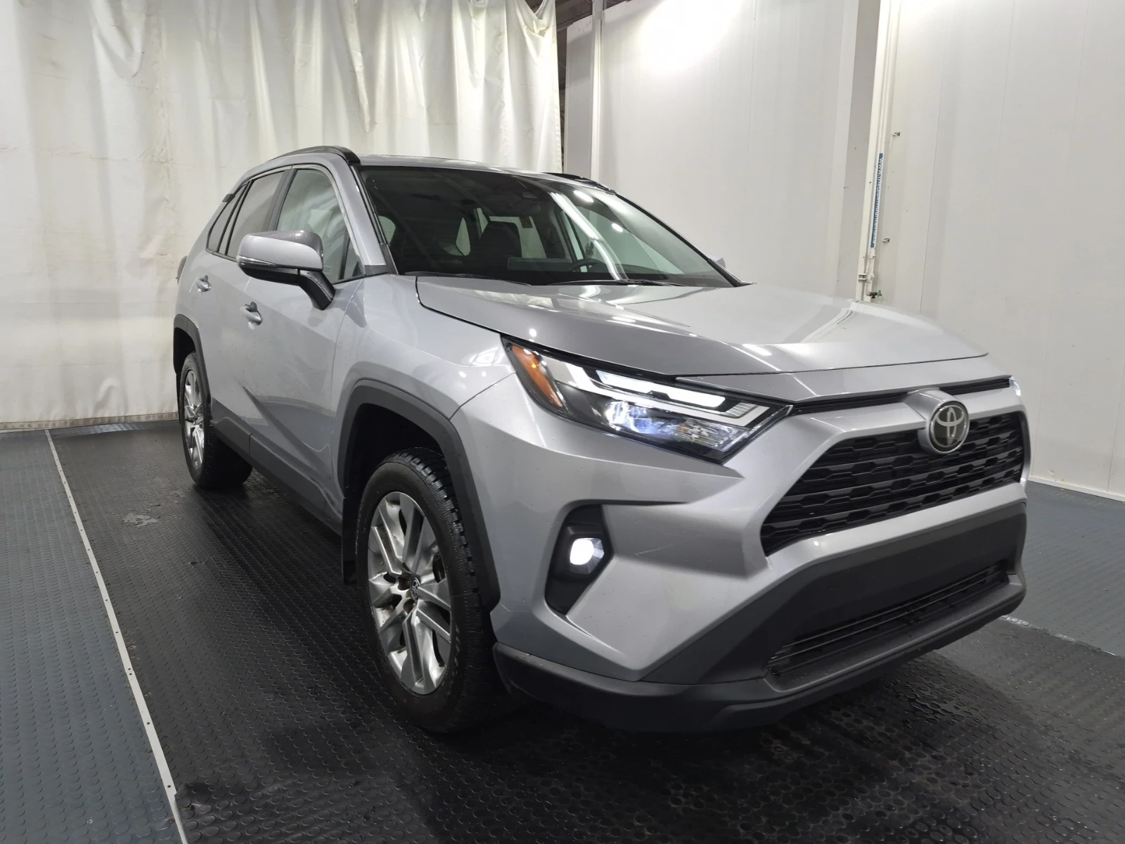 Toyota Rav4 XLE * * CARFAX * * АВТО КРЕДИТ * * , снимка 3 - Автомобили и джипове - 55049563