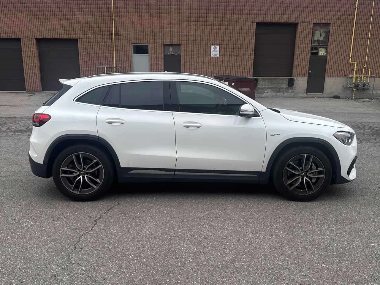 Mercedes-Benz GLA * AMG 35 * CARFAX * БЕЗ ПЪРВОНАЧАЛНА ВНОСКА, снимка 3 - Автомобили и джипове - 55054262