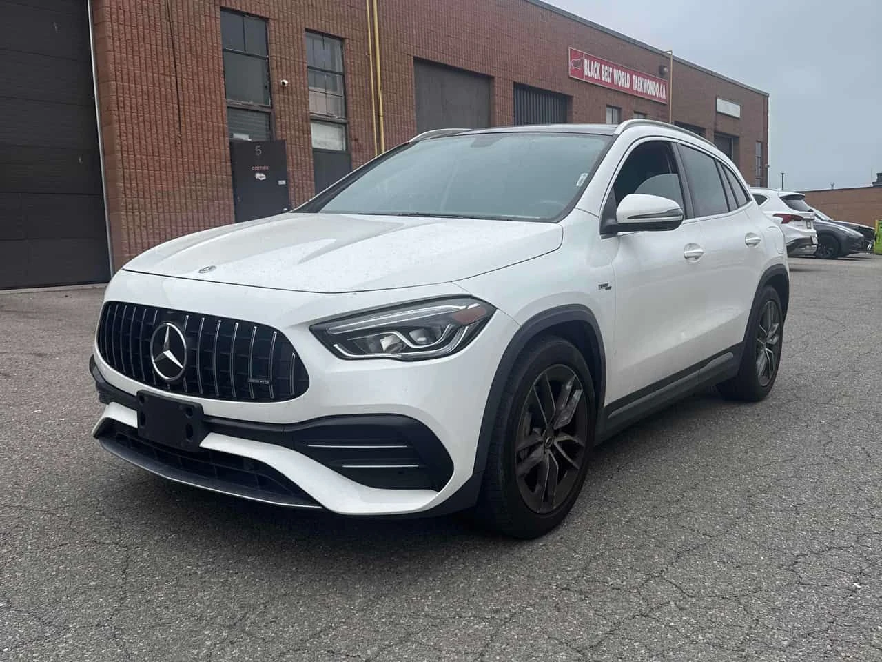 Mercedes-Benz GLA * AMG 35 * CARFAX * БЕЗ ПЪРВОНАЧАЛНА ВНОСКА, снимка 10 - Автомобили и джипове - 55054262