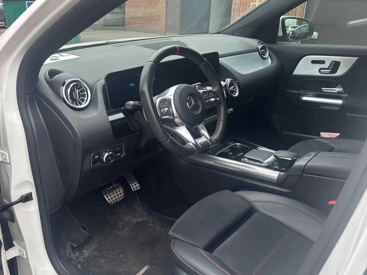 Mercedes-Benz GLA * AMG 35 * CARFAX * БЕЗ ПЪРВОНАЧАЛНА ВНОСКА, снимка 14 - Автомобили и джипове - 55054262
