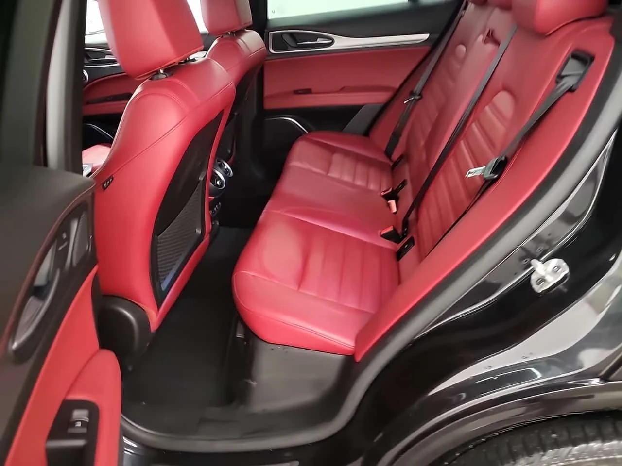 Alfa Romeo Stelvio * TI SPORT * CARFAX * ОПЦИЯ ЗА ФИНАНСИРАНЕ, снимка 12 - Автомобили и джипове - 55547350