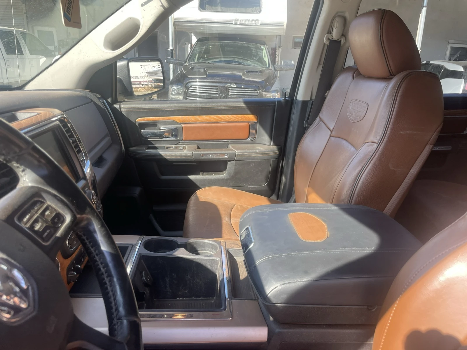 Dodge RAM 1500 5, 7 HEMI SLT 8ZF, снимка 16 - Автомобили и джипове - 56594673