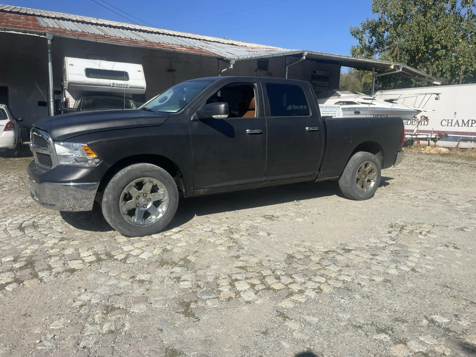 Dodge RAM 1500 5, 7 HEMI SLT 8ZF, снимка 8 - Автомобили и джипове - 56594673