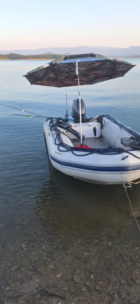 Надуваема лодка Mercury 3.65, снимка 3 - Воден транспорт - 53003503