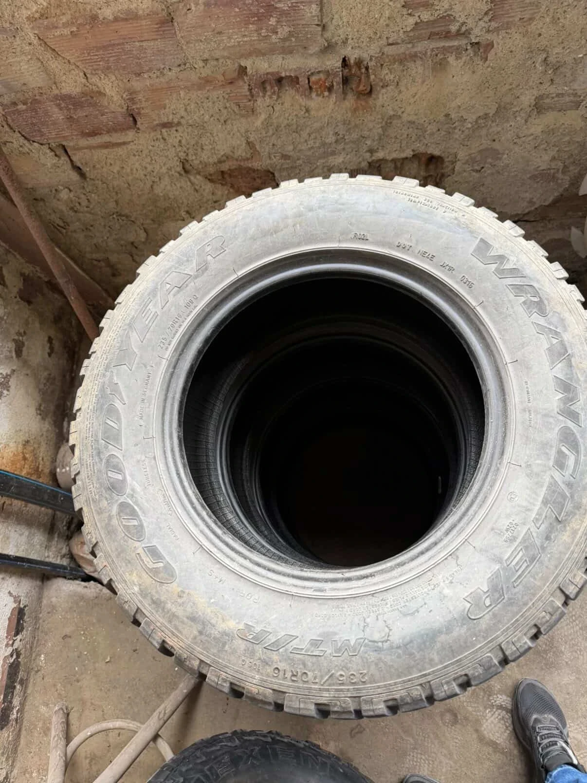 Гуми Всесезонни 235/70R16, снимка 5 - Гуми и джанти - 54159891