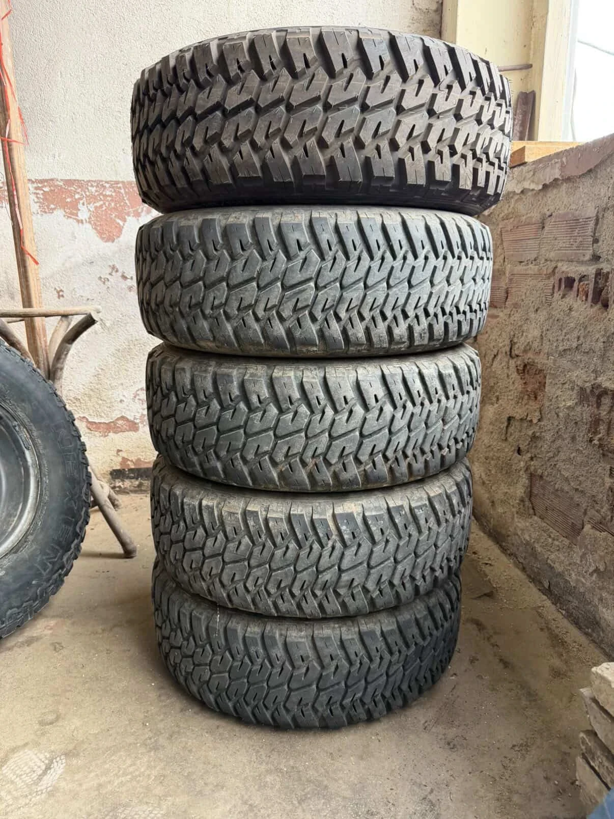 Гуми Всесезонни 235/70R16
