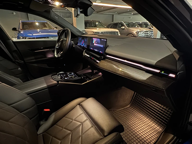 BMW 520 d xDrive M pro Pano B&W, снимка 13 - Автомобили и джипове - 50021583