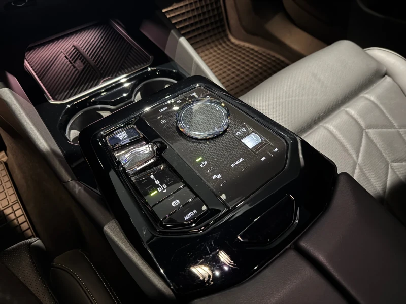 BMW 520 d xDrive M pro Pano B&W, снимка 6 - Автомобили и джипове - 50021583