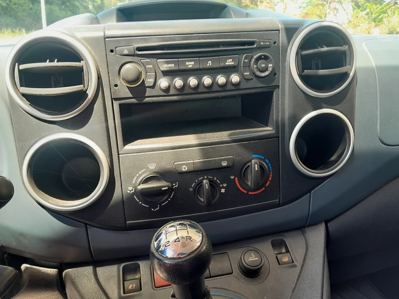 Peugeot Partner 1.6 бензин, снимка 8 - Автомобили и джипове - 51876689
