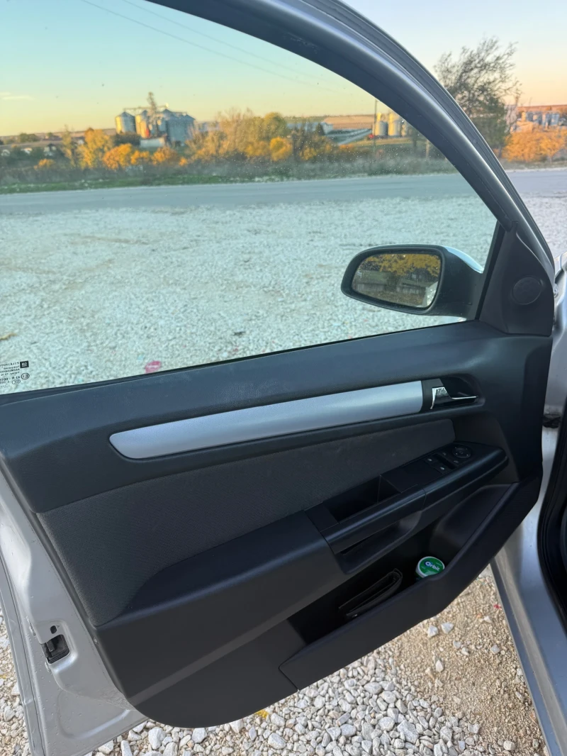 Opel Astra H 1.9 CDTI   Обслужена от-до! ТЕГЛИЧ, КЛИМАТРОНИК , снимка 8 - Автомобили и джипове - 52338171