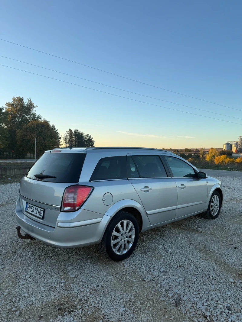 Opel Astra H 1.9 CDTI   Обслужена от-до! ТЕГЛИЧ, КЛИМАТРОНИК , снимка 5 - Автомобили и джипове - 52338171