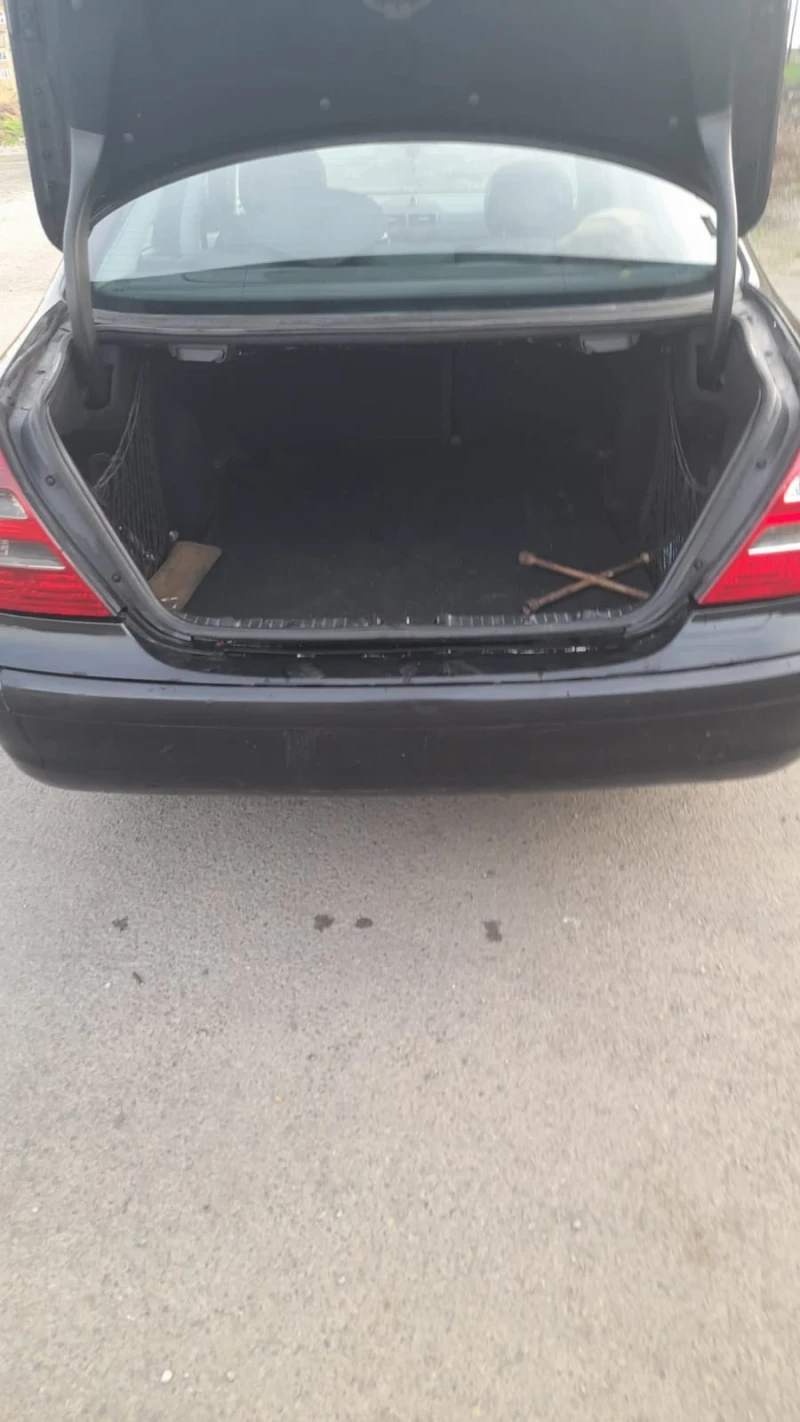 Mercedes-Benz E 200, снимка 16 - Автомобили и джипове - 52545644