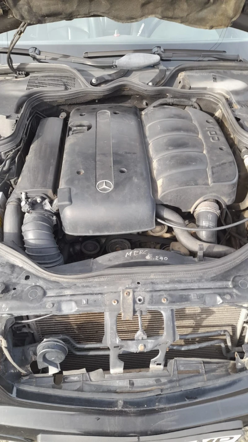 Mercedes-Benz E 200, снимка 14 - Автомобили и джипове - 52545644