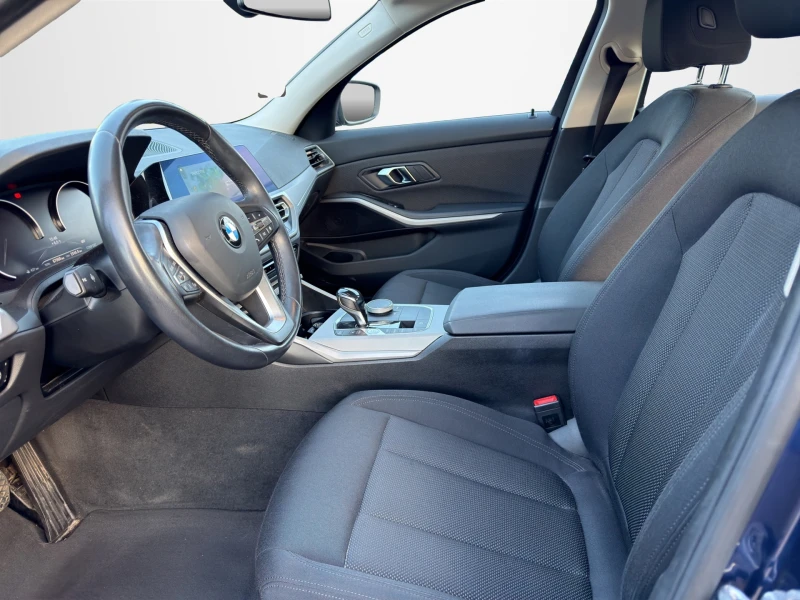 BMW 320 xDrive, снимка 6 - Автомобили и джипове - 53153737